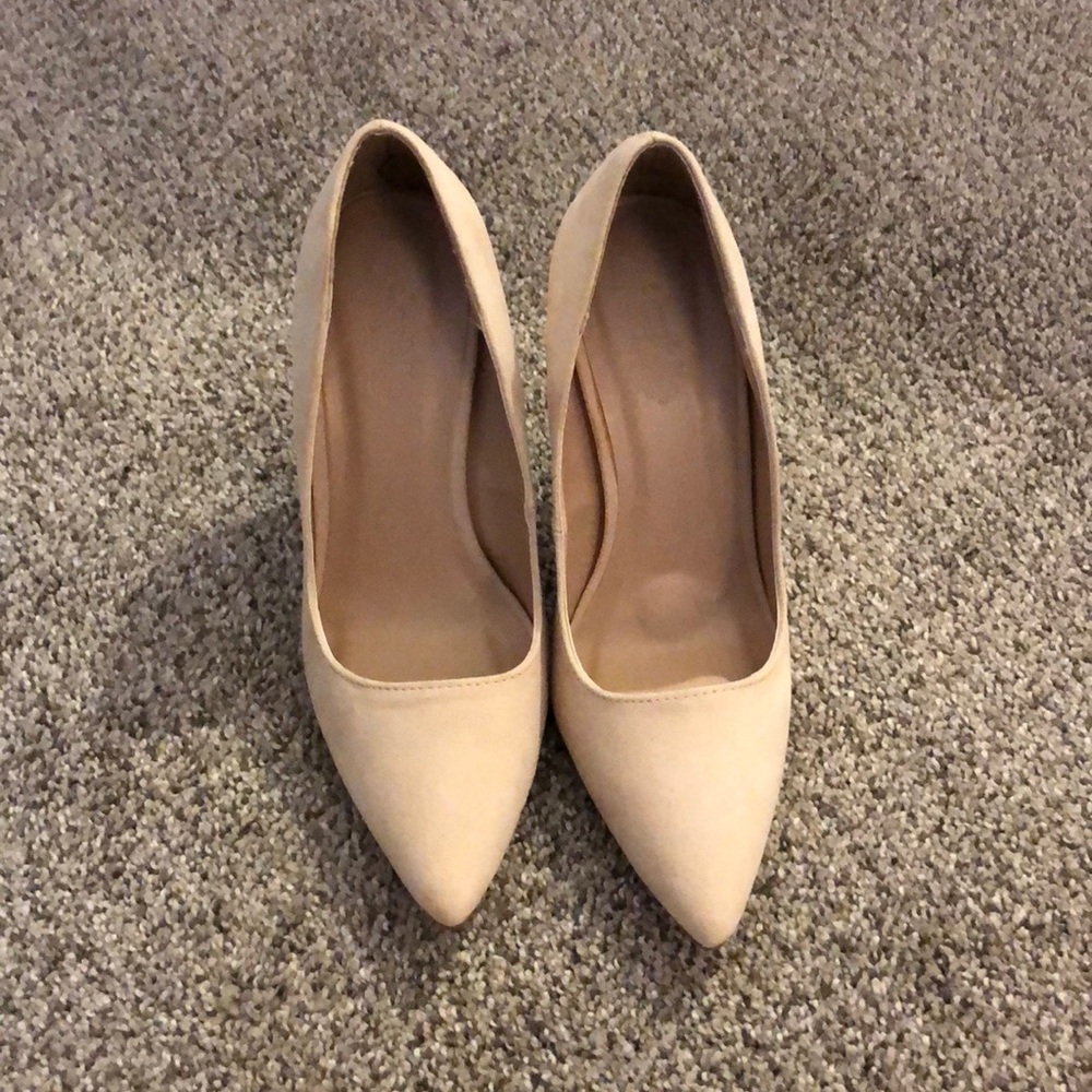 Nude heel, size 7